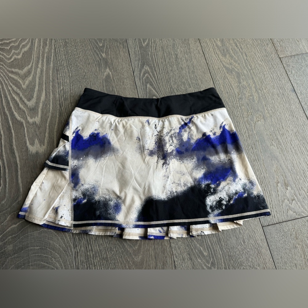 Lululemon Pace Setter Skirt in Milky Way Multi Print / Black / Pigment Blue